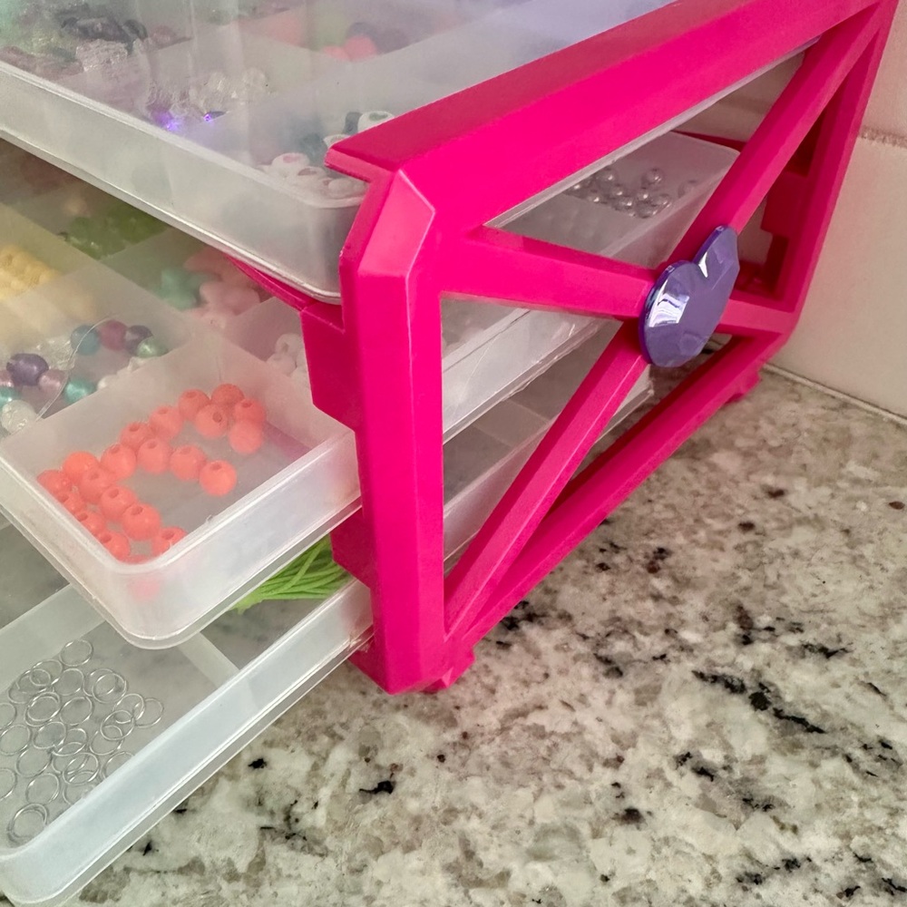 Jewelry making set - beads, string, storage case - Picture 2 of 5